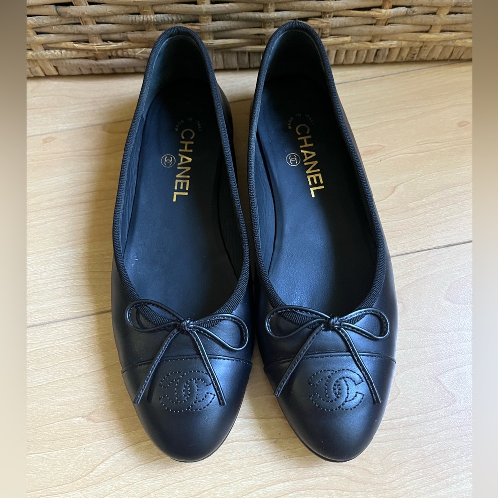 CHANEL Black Leather Ballet Flats